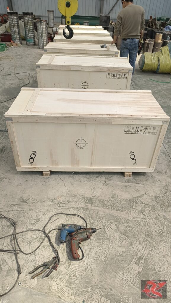 Verpackung für zweistufige Elektrohebezeuge